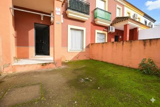 Casa adosada en venta en Pilas