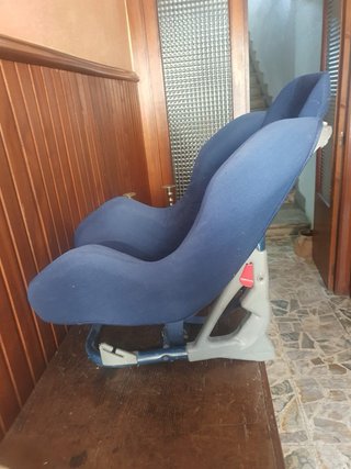 Silleta de coche azul para bebé