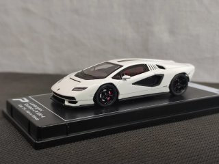 Lamborghini Countach LPI 800-4 1/64