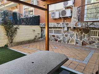 Casa adosada en venta en Velilla de San Antonio