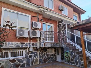 Casa adosada en venta en Velilla de San Antonio