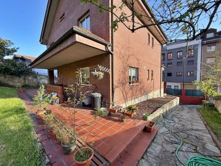Chalet en venta en Montecerrao en Oviedo