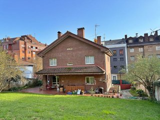 Chalet en venta en Montecerrao en Oviedo