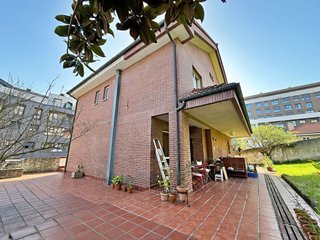 Chalet en venta en Montecerrao en Oviedo