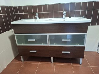 Mueble baño doble lavabo, grifos y espejo
