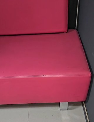 Sofá 2 plazas polipiel rosa chicle