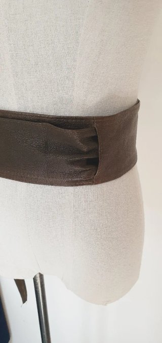 Cintura alta in pelle verde scuro