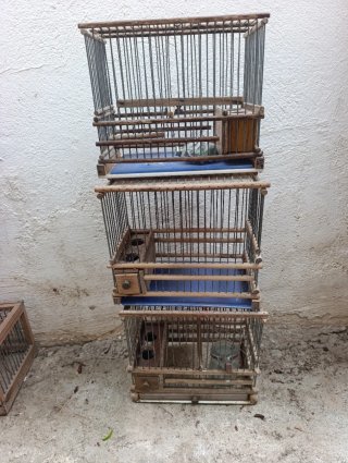 Jaulas para pájaros de madera