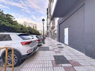 Local comercial en venta en Puerto - Plaza de Toros en Estepona