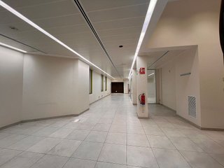 Local comercial en alquiler en Jerónimos en Madrid