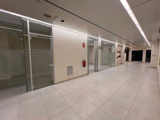 Local comercial en alquiler en Jerónimos en Madrid