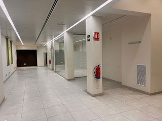 Local comercial en alquiler en Jerónimos en Madrid