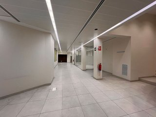 Local comercial en alquiler en Jerónimos en Madrid
