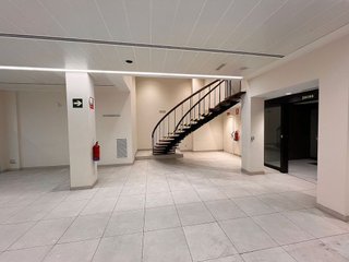 Local comercial en alquiler en Jerónimos en Madrid