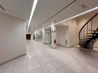 Local comercial en alquiler en Jerónimos en Madrid