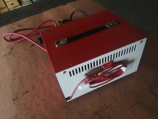 Cargador y comprobador de baterías Ferve F-814
