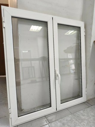 Ventana de doble hoja blanca
