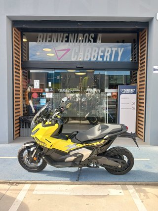 Honda X-ADV 750 Amarilla