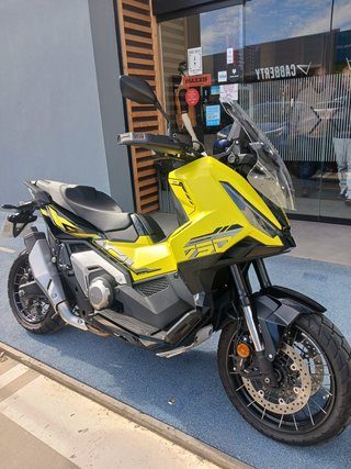 Honda X-ADV 750 Amarilla