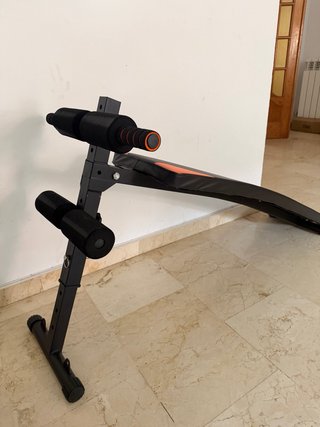 Banco de abdominales y ejercicios