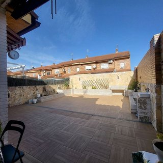 Casa adosada en venta en Los Robles en Seseña
