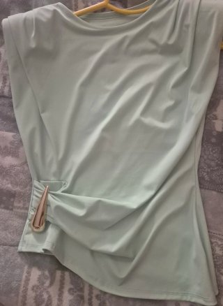 Jersey verde con detalle dorado