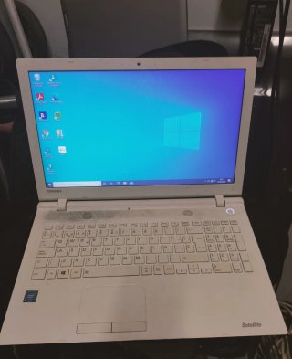 Portátil Toshiba Satellite Blanco