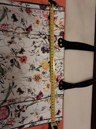 Bolso reversible negro y flores