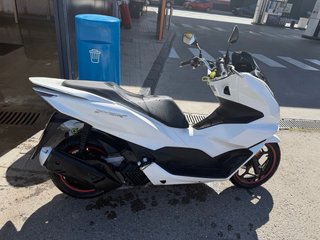 Honda PCX 125 Blanca de segunda mano por 3.000 EUR en Huércal de