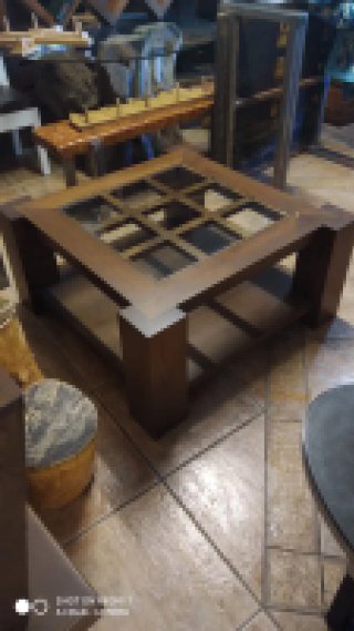 Mesa de centro de madera y cristal