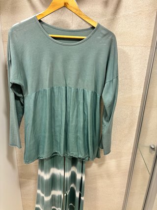 Conjunto camiseta y pantalón tie-dye