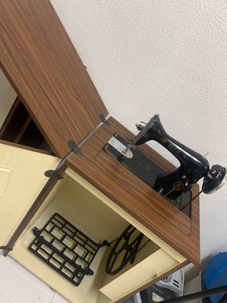 Máquina de coser Alfa antigua