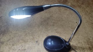 Lámpara LED sobremesa moderna