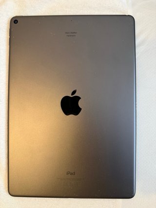 iPad Air 3 Gris 2019 con cable