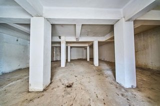 Local comercial en venta en Baza