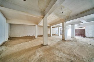 Local comercial en venta en Baza
