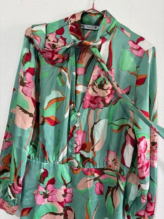 Vestido Zara floral verde y rosa