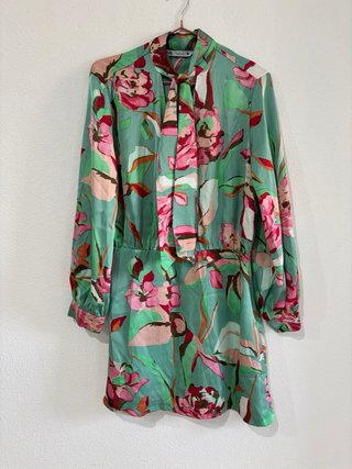 Vestido Zara floral verde y rosa