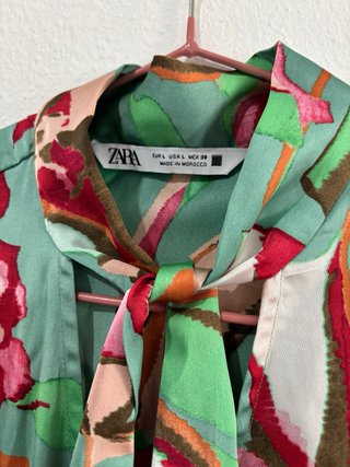 Vestido Zara floral verde y rosa
