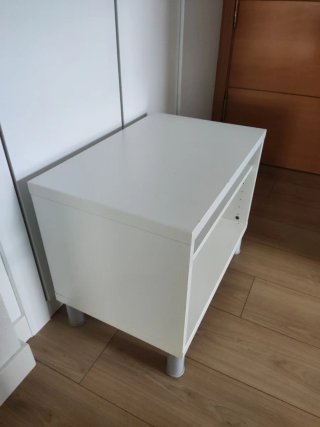 Mesilla auxiliar blanca madera y patas de plastico