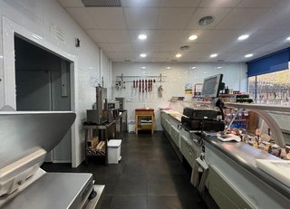 Local comercial en venta en Corrales de Buelna (Los)