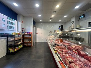 Local comercial en venta en Corrales de Buelna (Los)