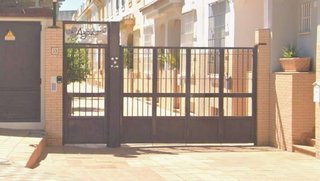 Casa adosada en venta en Utrera