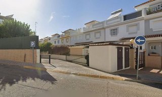 Casa adosada en venta en Utrera