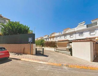 Casa adosada en venta en Utrera