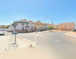 Casa adosada en venta en Utrera