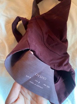 Top deportivo burdeos y morado