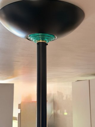 Lámpara de pie negra y dorada, 180cm alto