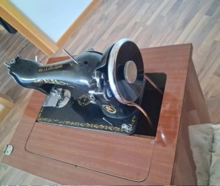 Máquina de coser Alfa antigua
