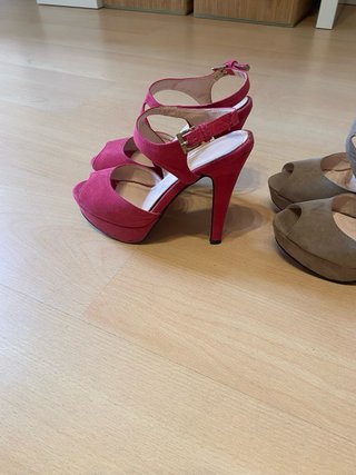 4 Pares de Zapatos de Tacón.